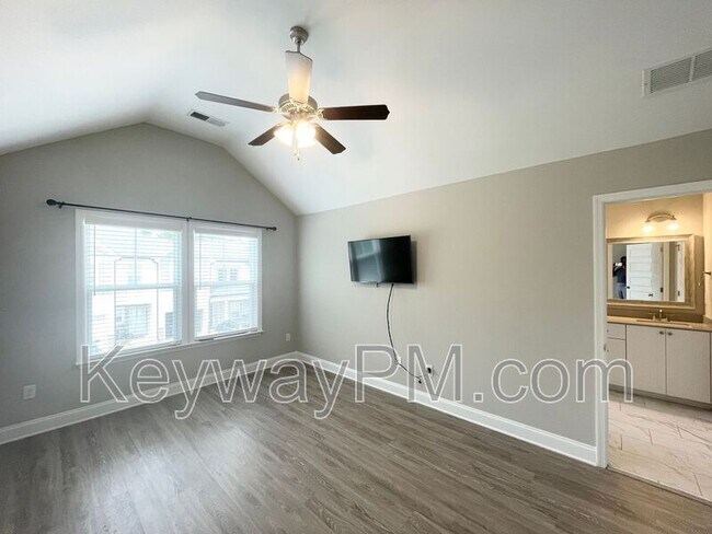 Building Photo - 301 Sumac Trail