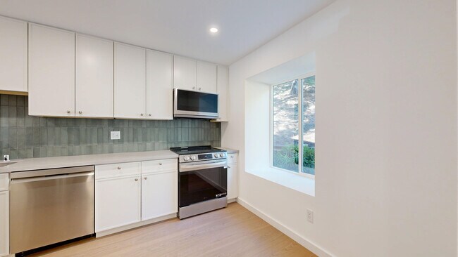 Primary Photo - 50 Corte Real