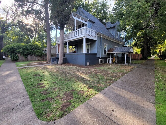 Building Photo - Apartment for Rent in Chico! 2 Bedroom 1 Bathroom + Bonus Room