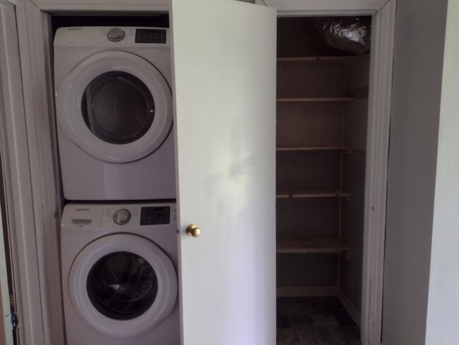 In-unit washer/dryer - 15218 FM 777