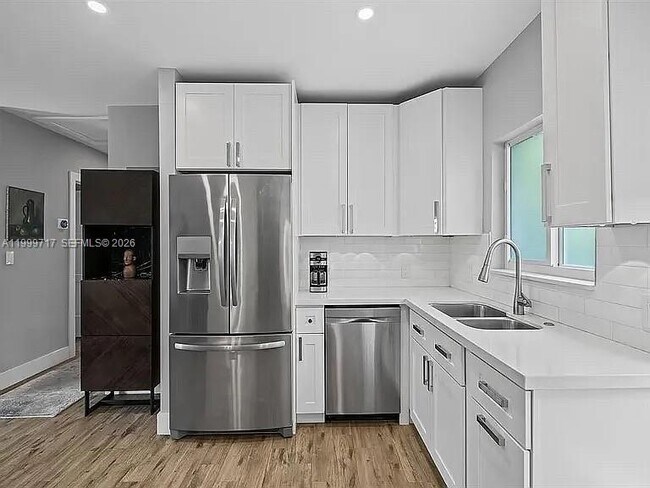 Building Photo - 808 NE 17th Way