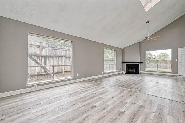 Building Photo - 9831 Orangevale Dr