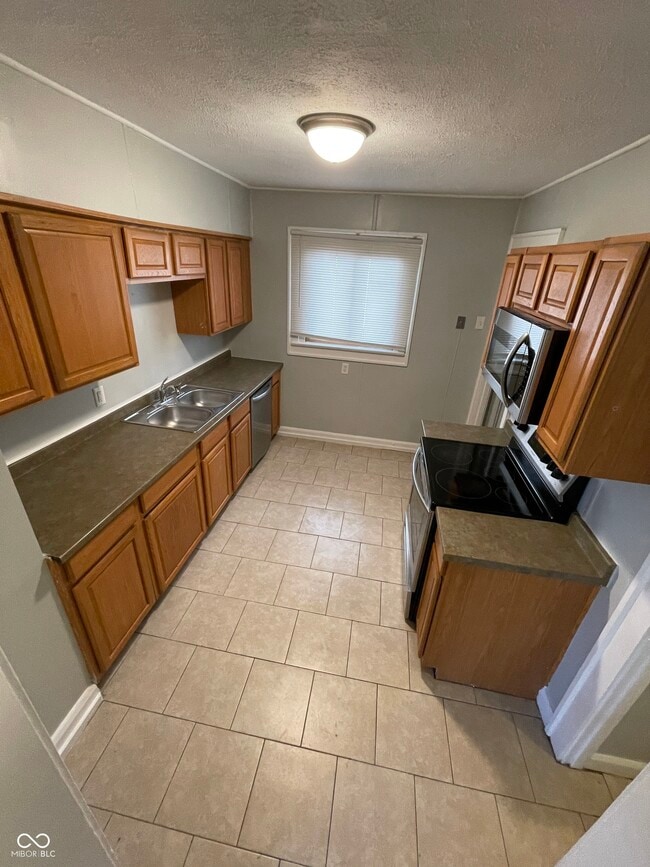 Building Photo - 1019 Churchman Ave