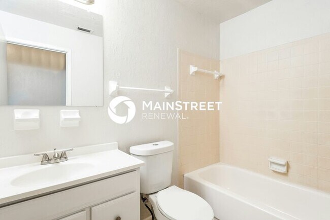 Building Photo - 3 Bedroom Pet-Friendly Home in WINTER HAVEN, FL with Main Street Renewal