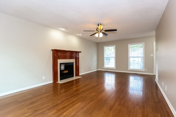 Building Photo - 951 Roedeer Dr