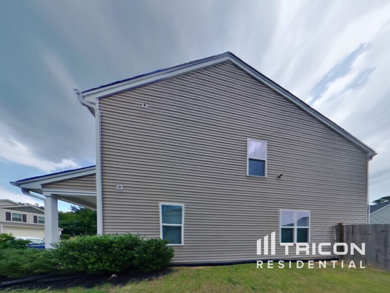 Building Photo - 1430 Sandra Dr