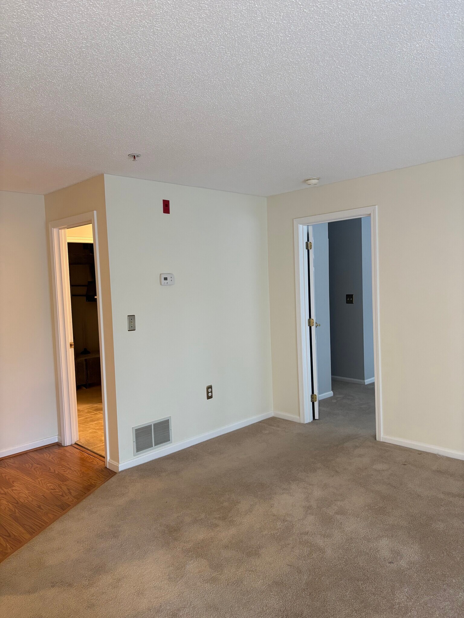 Building Photo - 12 Ledgewood Hills Dr