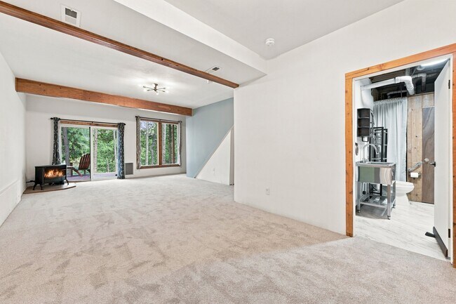 Building Photo - 34431 Chilton Ave