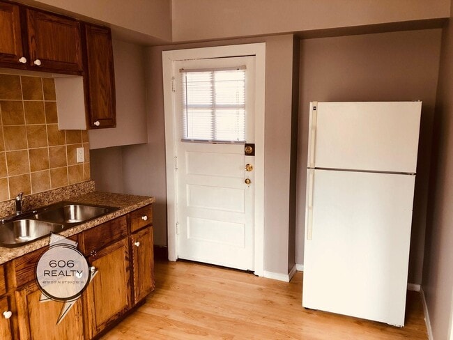 Building Photo - 5218 W Crystal St