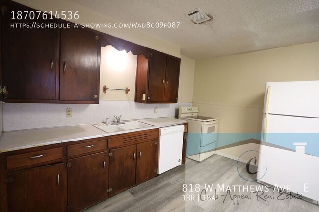 Building Photo - 818 W Matthews Ave