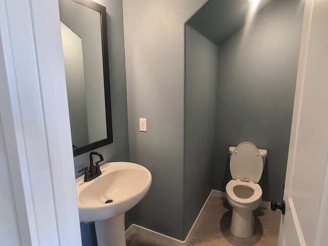 Building Photo - Three Bedroom Three Bathroom Home with Solar