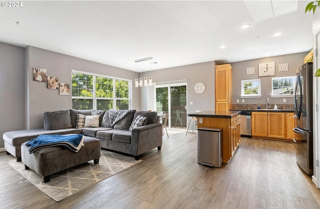 Building Photo - Welcome to this charming 2-bedroom, 2.5-bathroom home located in the desirable area of Sherwood W...