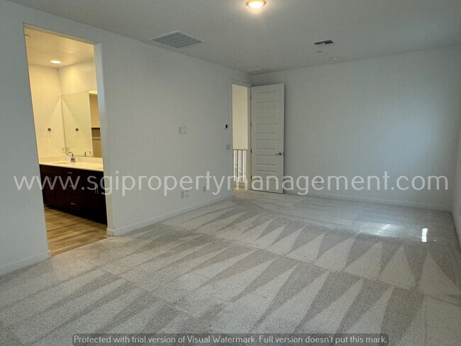 Building Photo - 644 S Heron Ln