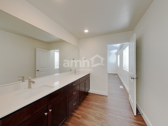 Building Photo - 1417 N Garnet Creek Ave