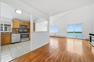 Building Photo - 1466 Shore Dr