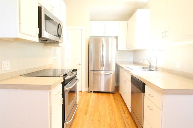 Building Photo - 3031 Buttercup St