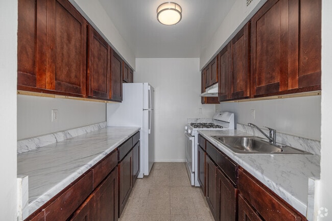 5BR, 2.5BA - 1,495SF - Kitchen - Highview Apartments