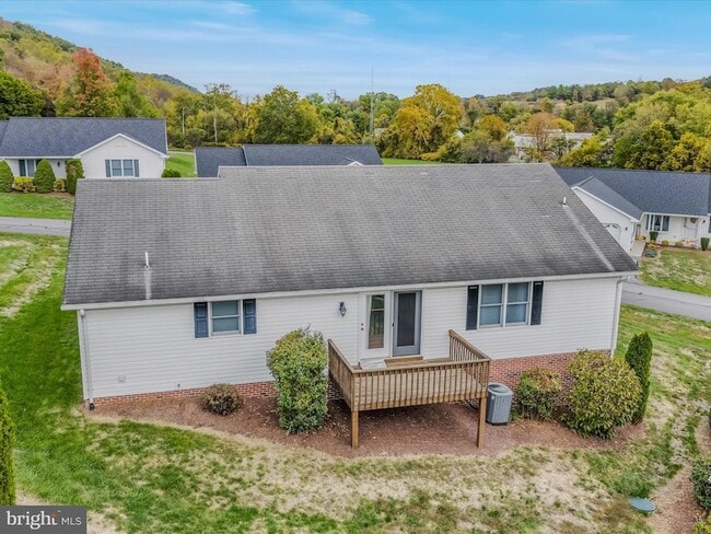 Building Photo - 73 Garden Dr