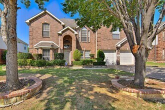 Building Photo - Large Mansfield High Home Centrally Located