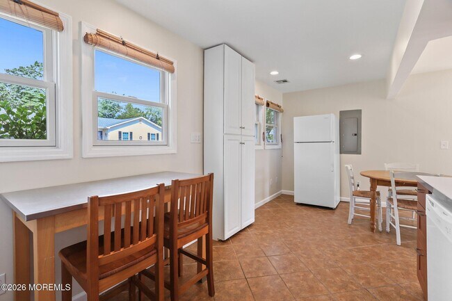 Building Photo - 477 Glenwood Ave