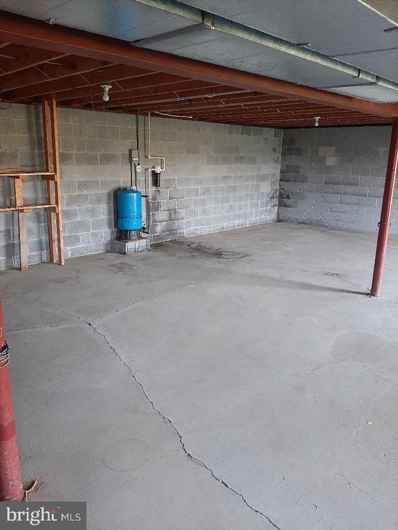 Building Photo - 533 Reisinger Rd