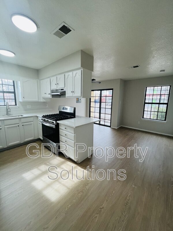 Building Photo - 1116 Coal Ave SW