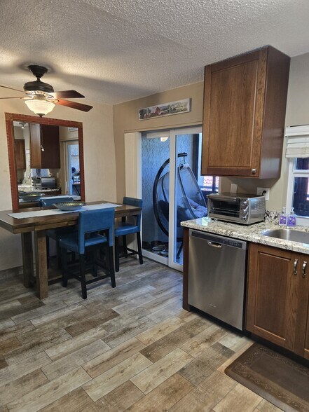 Building Photo - 5242 NE 6th Ave