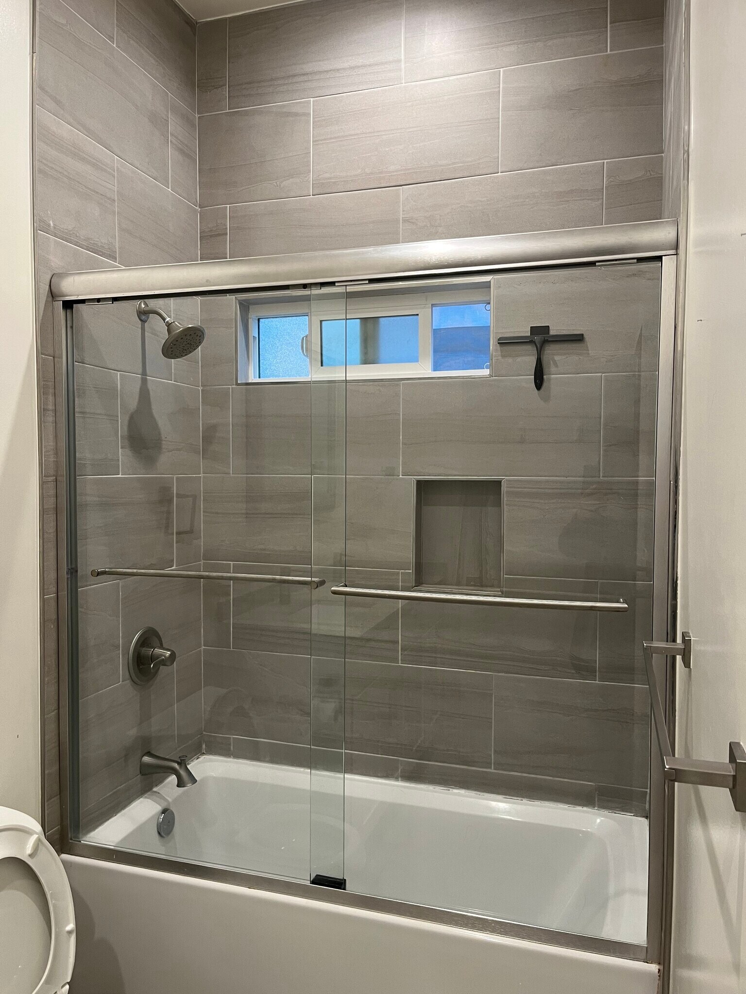 Building Photo - 3955 S Budlong Ave