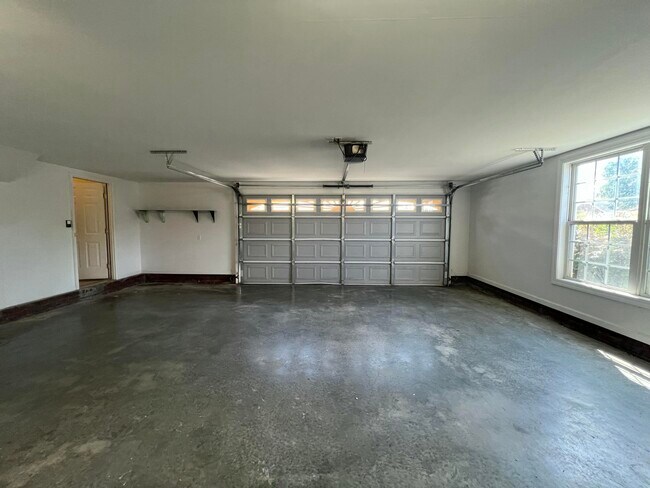 Building Photo - 2105 Harborview Dr