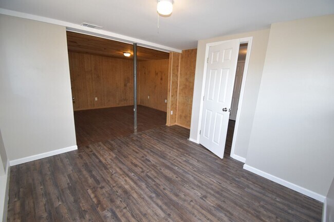 Building Photo - 4 Bedroom Home For Rent Over The River!