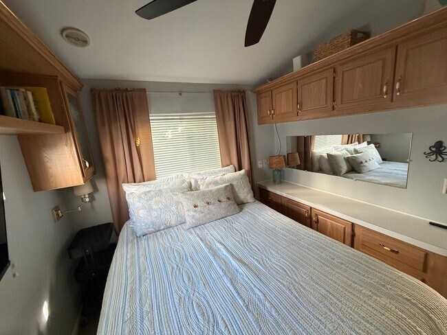 Building Photo - Charming Bungalow by the Beach in Leucadia!