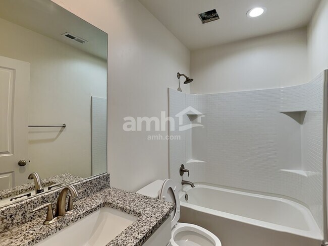 Building Photo - 1519 S Horton St