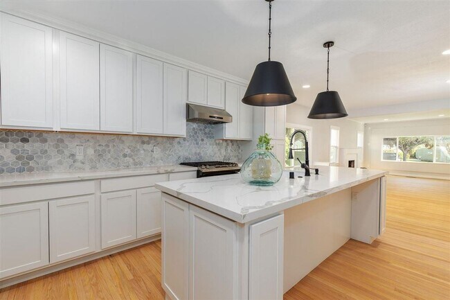 Building Photo - Beautiful Historic Home Meets Modern Luxury in San Leandro