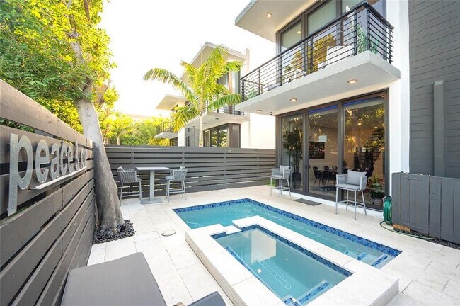 Building Photo - 2516 NE 21st St