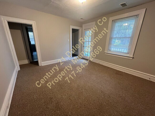 Building Photo - 1414 S George St