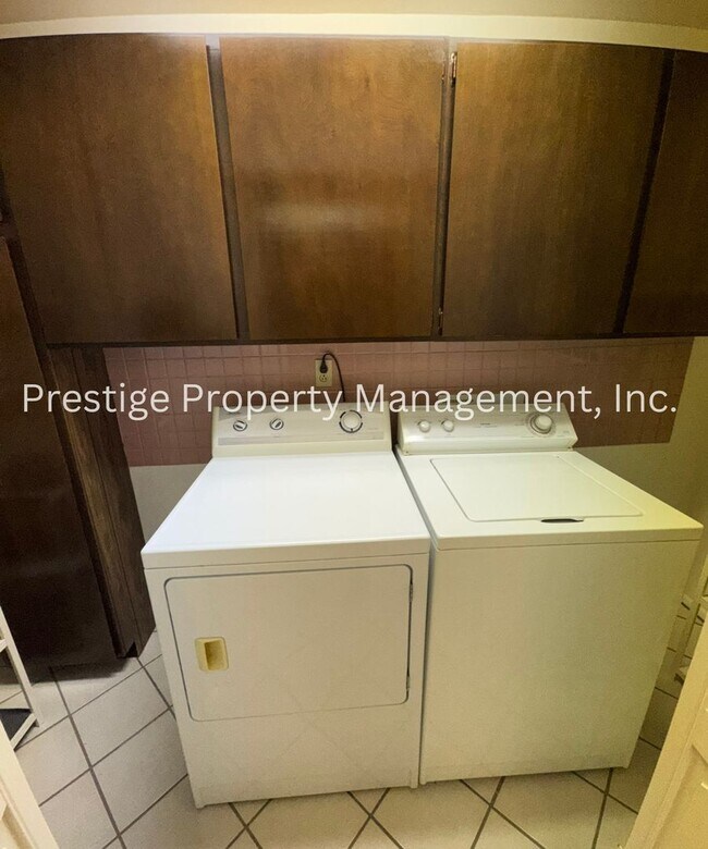 Building Photo - This 3/2 East Side Home Has It All AND more!