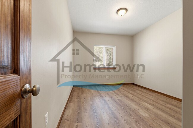 Building Photo - 4 Bedroom 2 Bathroom Home with Attached 2-Car Garage Available in Blanchard!
