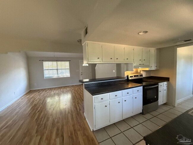Building Photo - 6910 Heather Oaks Dr