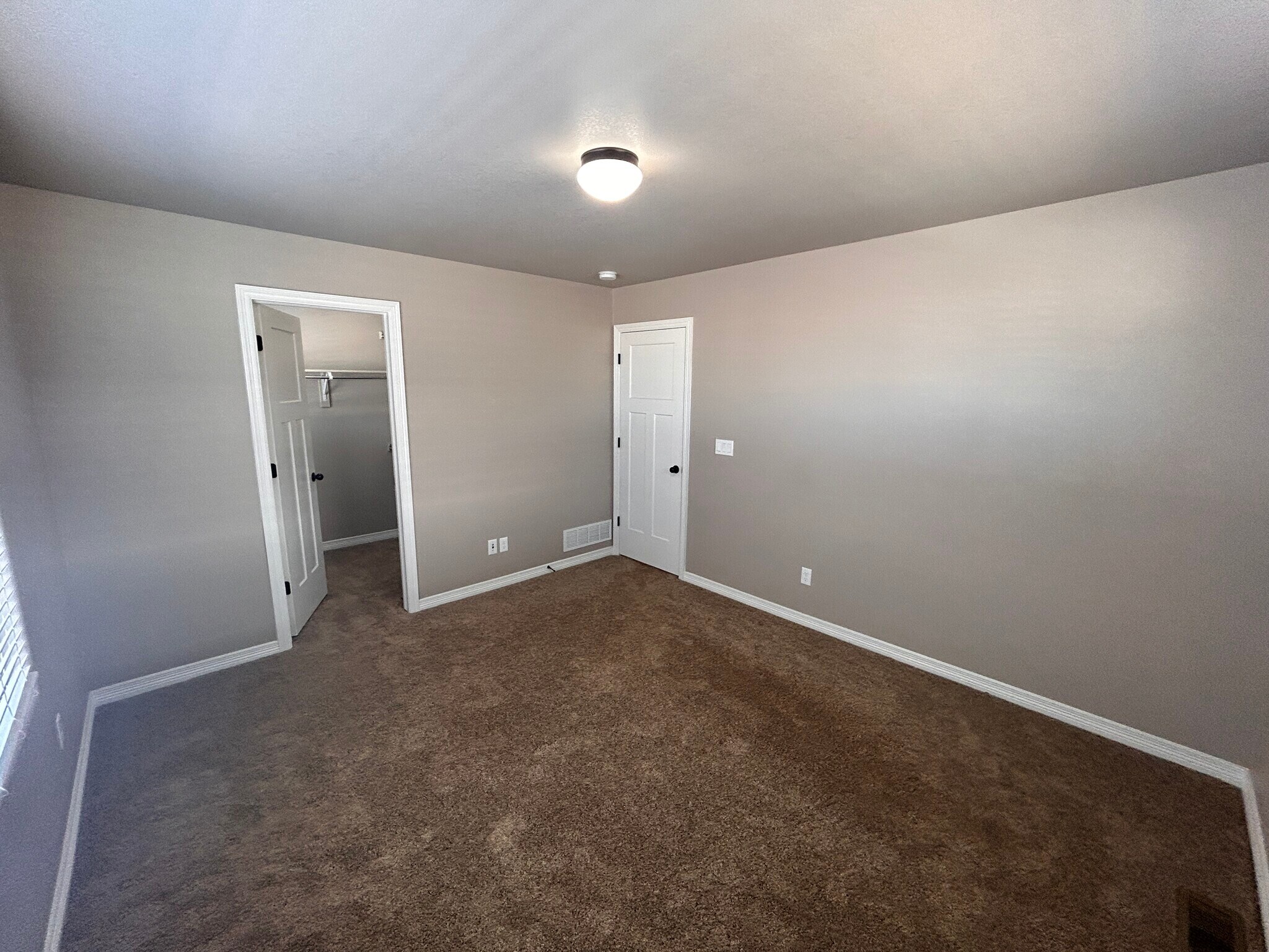 Building Photo - 7118 Dutch Loop