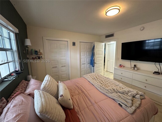 Building Photo - 450 Paradise Isle Blvd