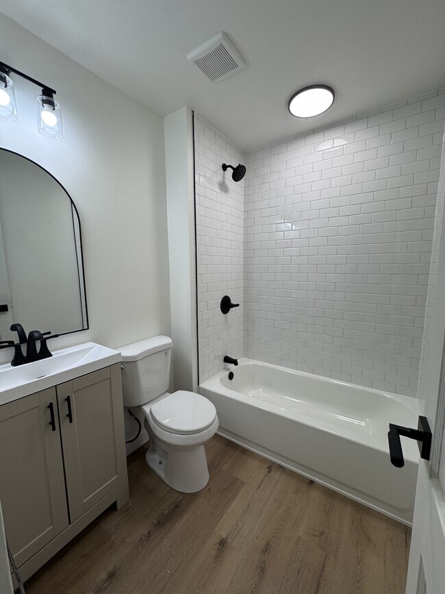 Building Photo - 541 Considine Ave