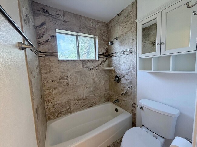 Building Photo - 123 Mesa Verde Dr