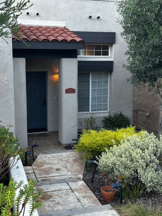 Building Photo - 3 bed 2 bath Well-Maintained Home in Prime...