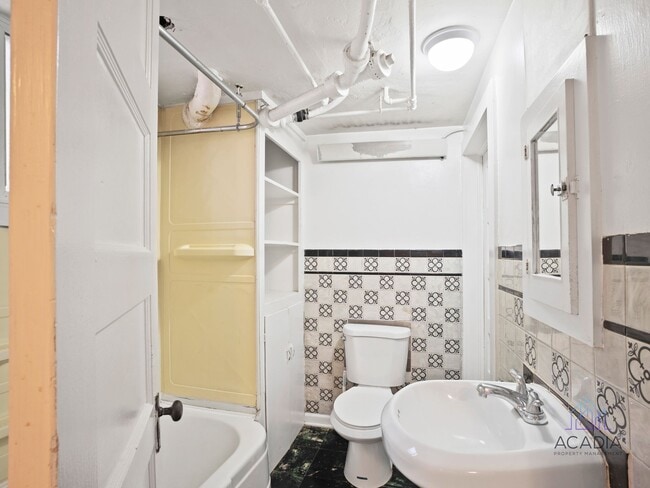 Building Photo - Charming, private basement apartment, enjoy your first month rent-free!