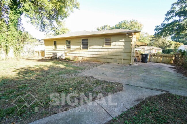 Building Photo - 748 Meadowbrook Dr