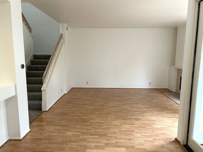 Building Photo - 41 Vassar Aisle