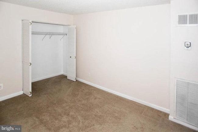 Building Photo - 2300 Pimmit Dr