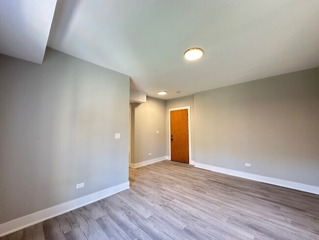 Building Photo - 1142 Oak Ave