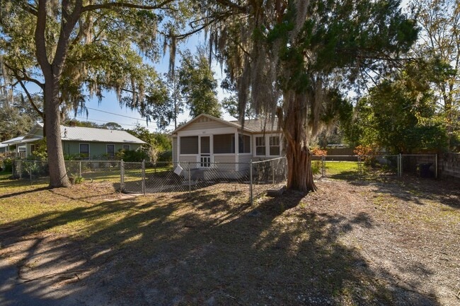 Building Photo - 517 NW 27th Ave