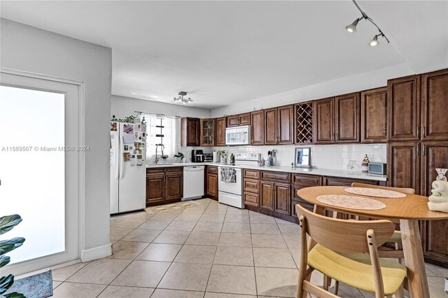 Building Photo - 6241 SW 138th Ct